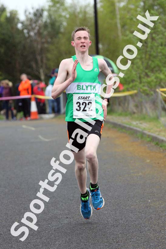 Boys and girls under-15s, Elswick Good Friday Road Races. Photo: David T. Hewitson/Sports for All Pics